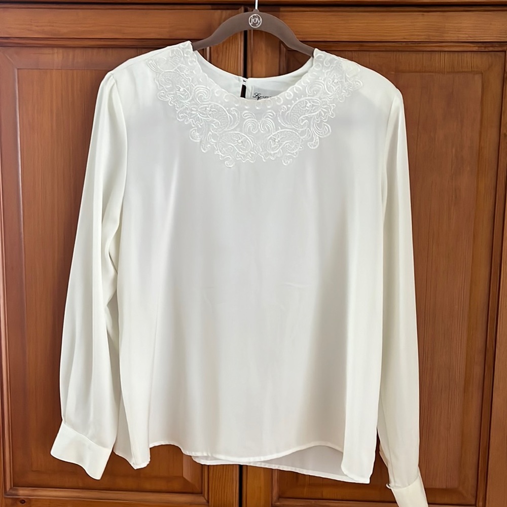 Les Camille’s size 16 cream colored long sleeve blouse like new